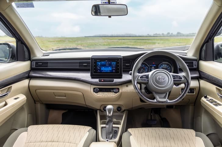 Toyota Rumion interior